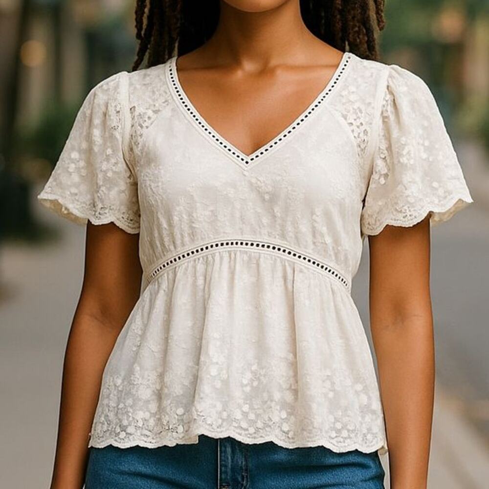Emmer & Oat Ecru Lace V-Neck Baby Doll Empire Waist Short Sleeve Top Size Small